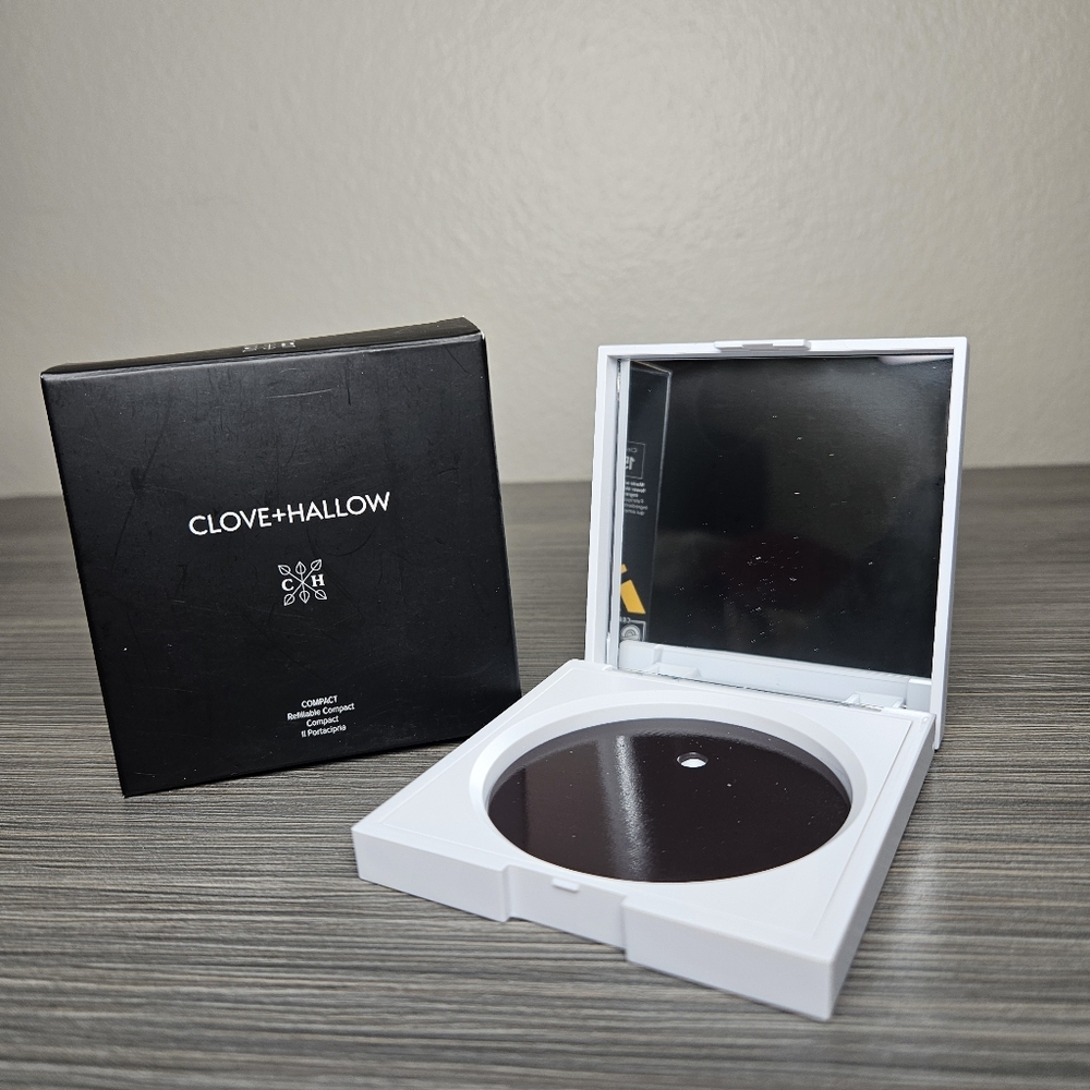 CLOVE + HALLOW Refillable Compact - Picture 3 of 6